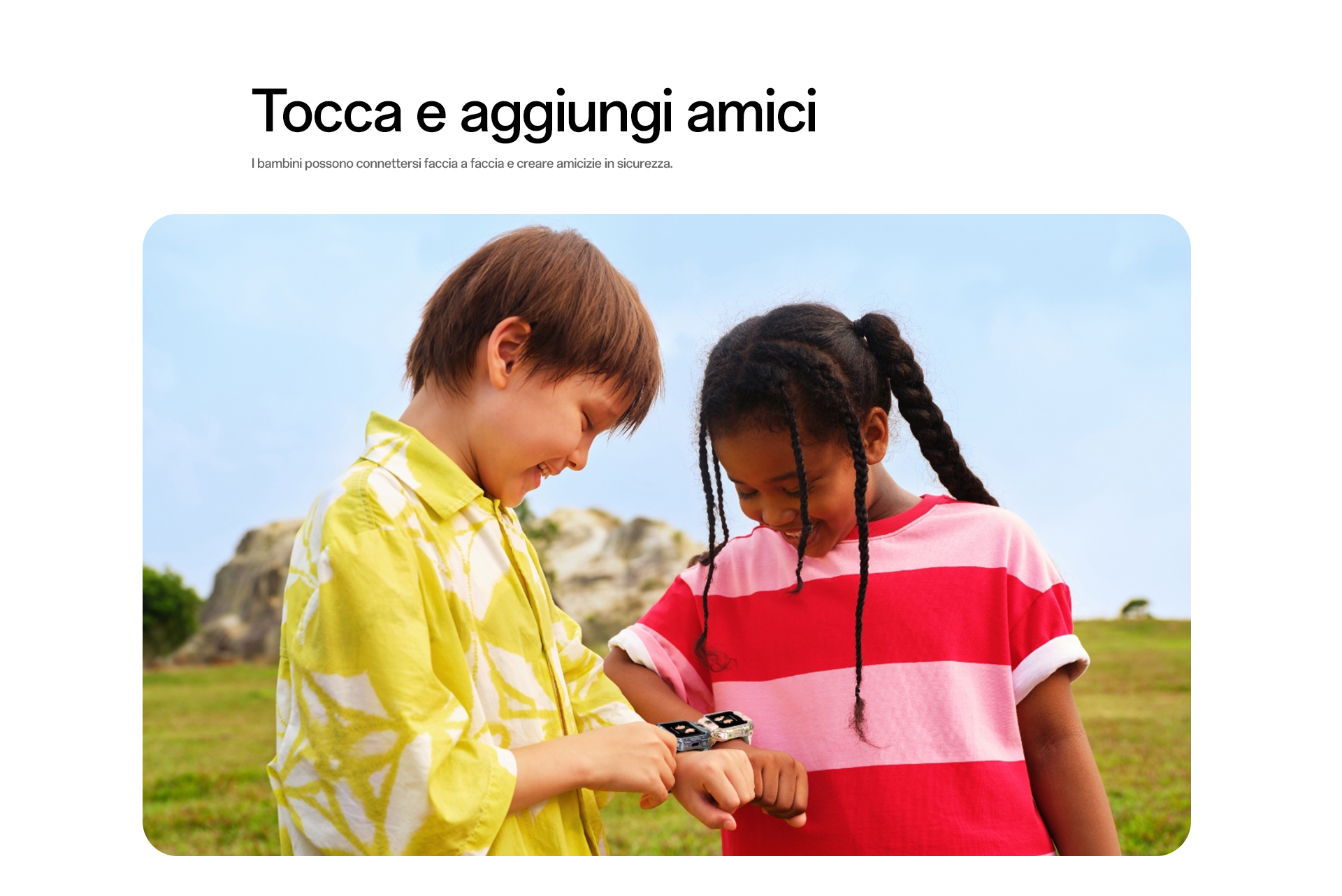 imoo Smartwatch X10 Roségold mit weißem Armband demonstriert Messaging-Funktion mit Smartphone-Chat-App, Seite: Produktseite