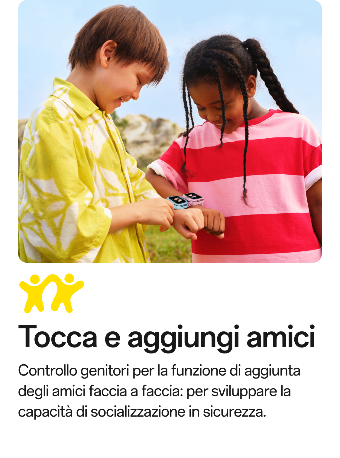 Zwei Kinder fügen im Freien Freunde über imoo Z3 Smartwatches hinzu: Junge und Mädchen tauschen Kontakte aus. Produktseite.